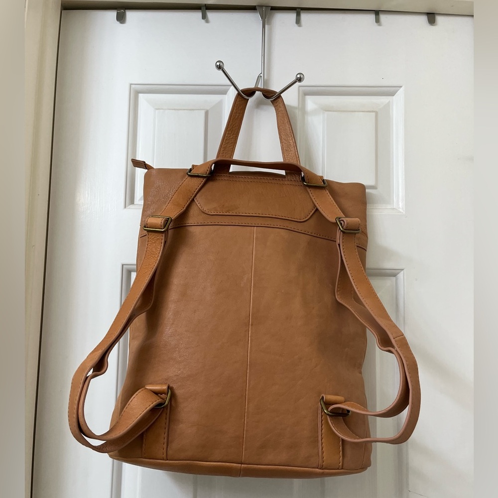 Aspen Authentic Genuine Leather Backpack - Picture 2 of 9